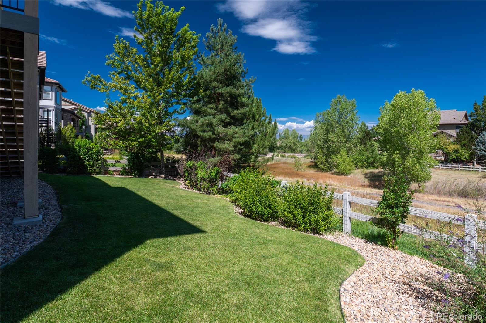 255 Maplehurst Point