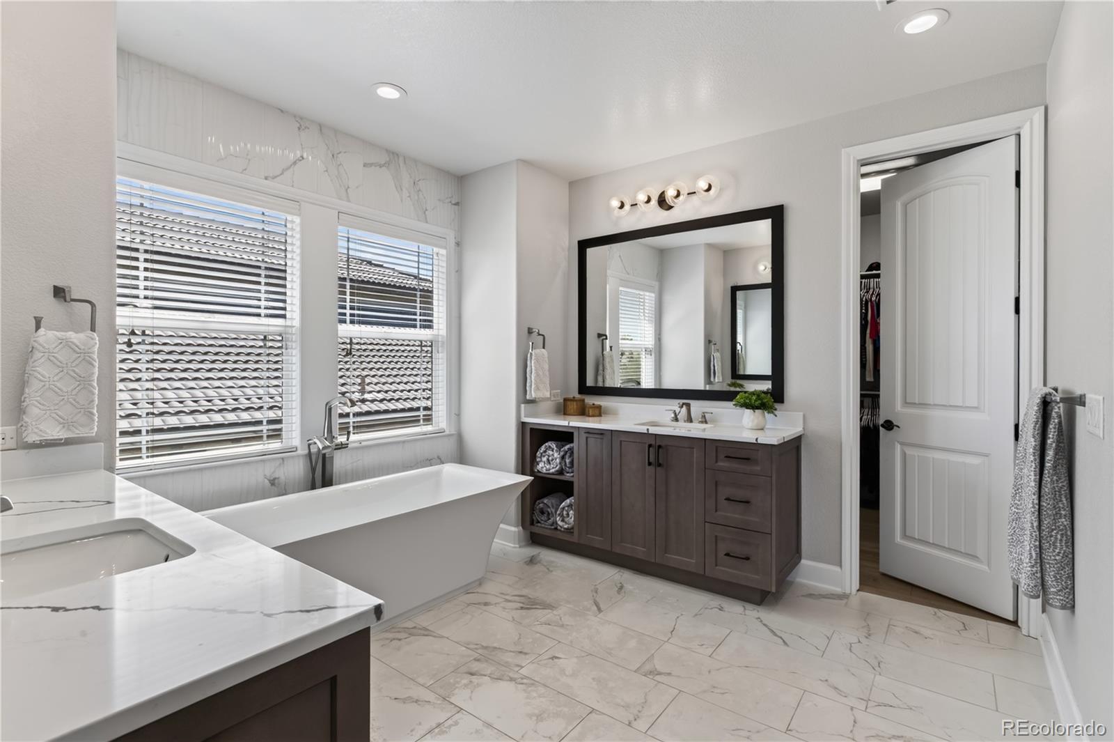 255 Maplehurst Point