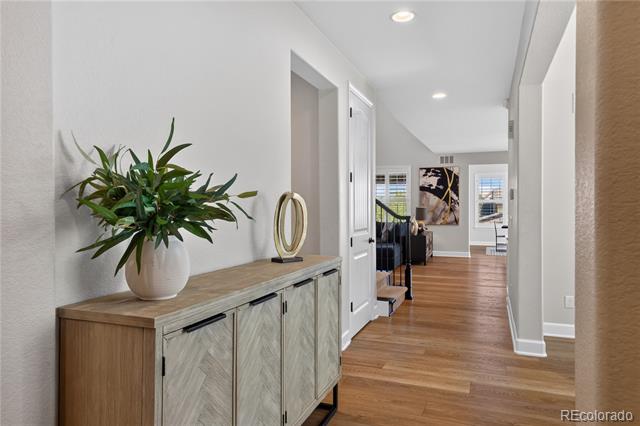 255 Maplehurst Point