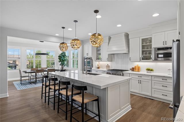 255 Maplehurst Point