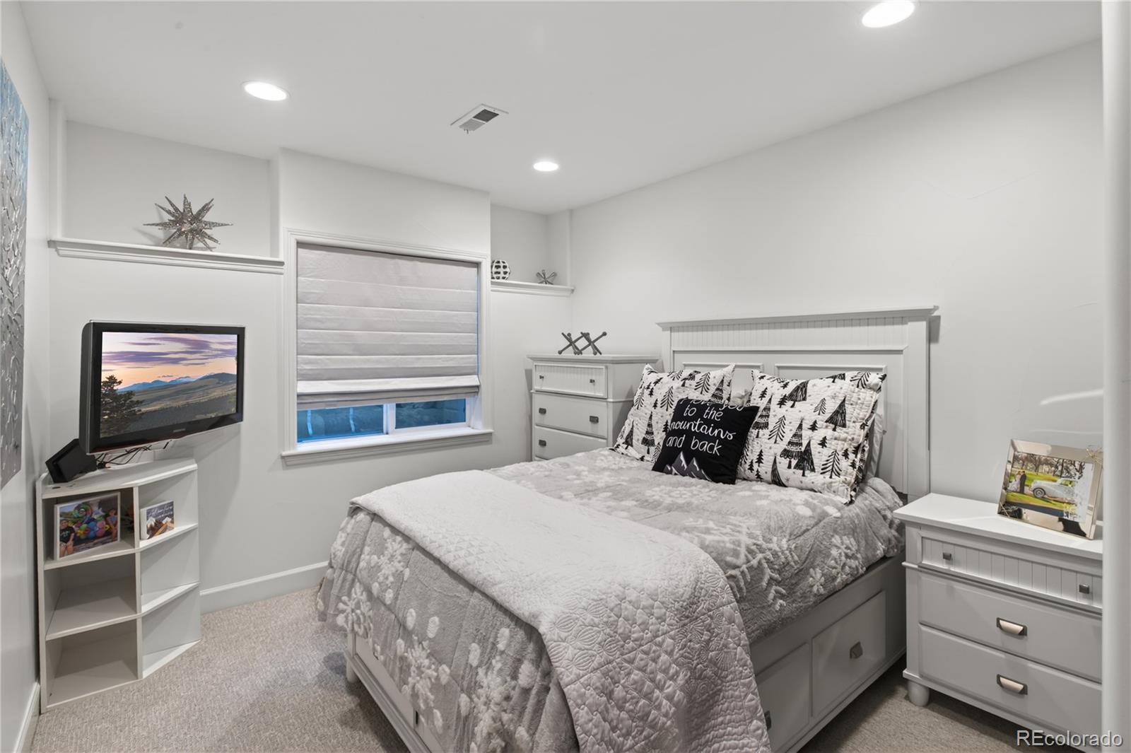 219 Maplehurst Point