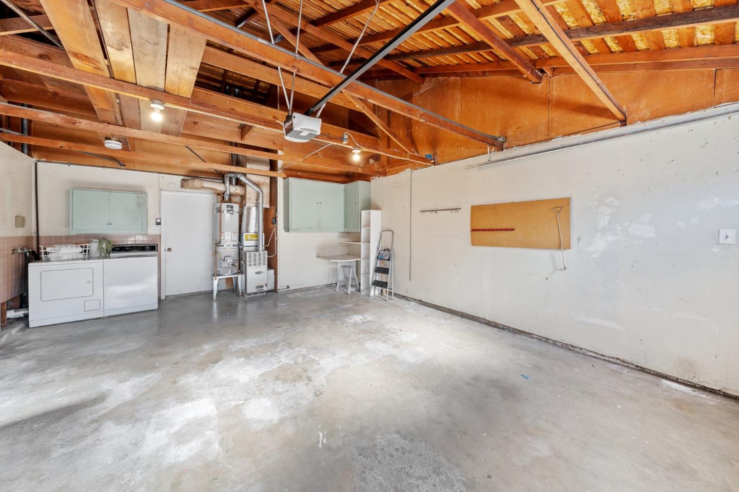 1411 Cordilleras AVE