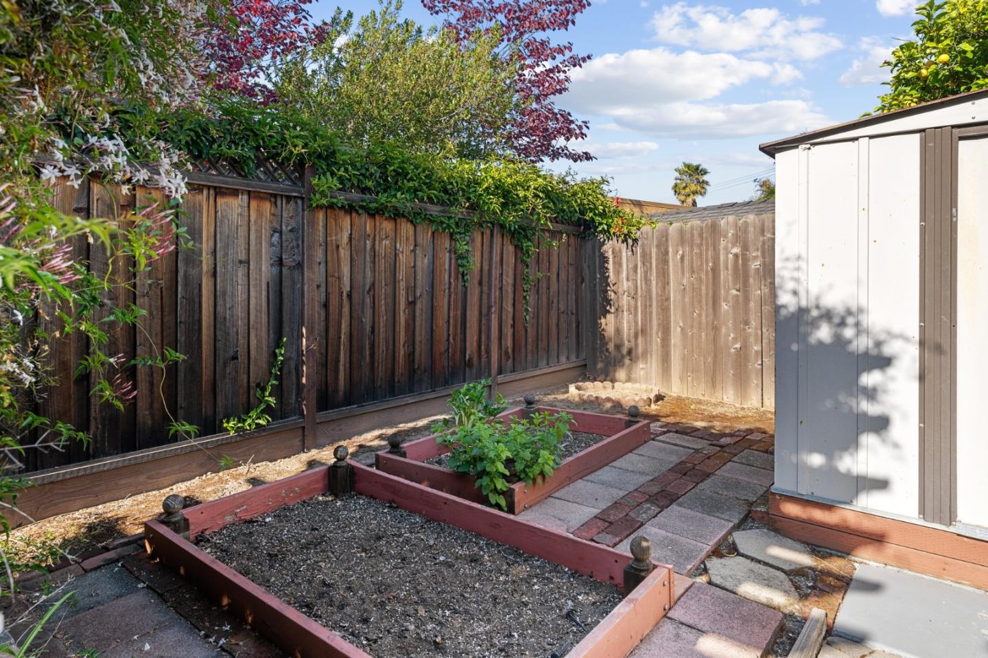 1411 Cordilleras AVE