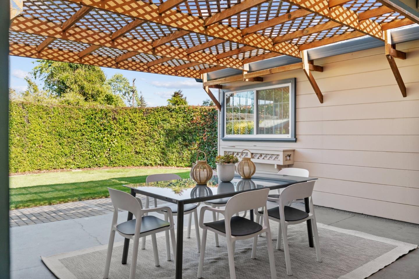 1411 Cordilleras AVE