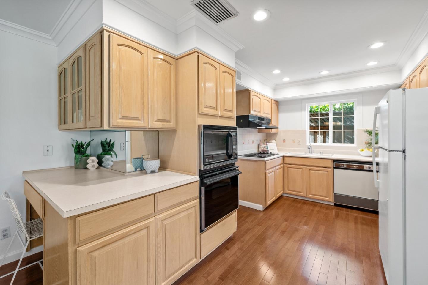 1411 Cordilleras AVE