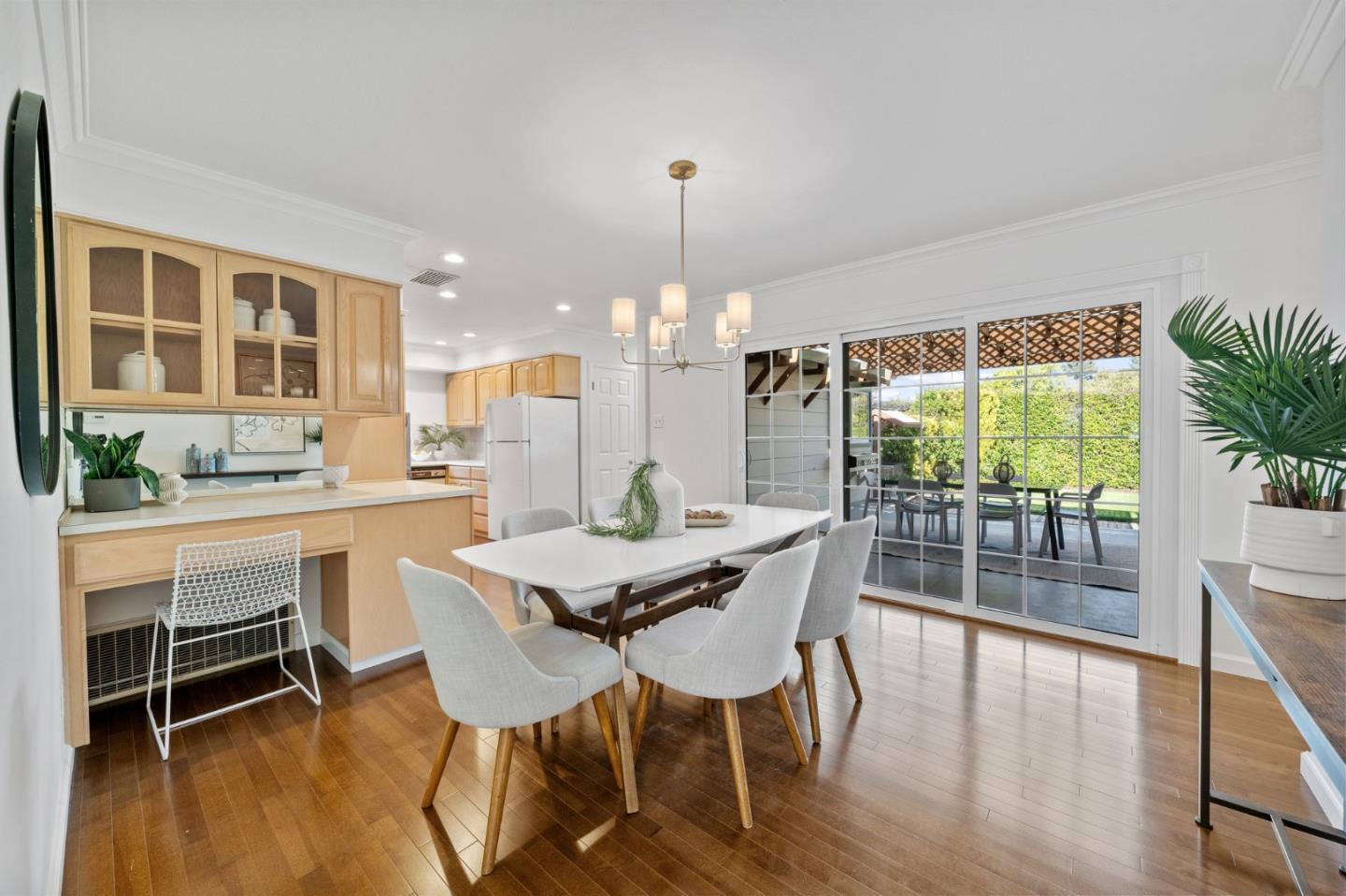 1411 Cordilleras AVE