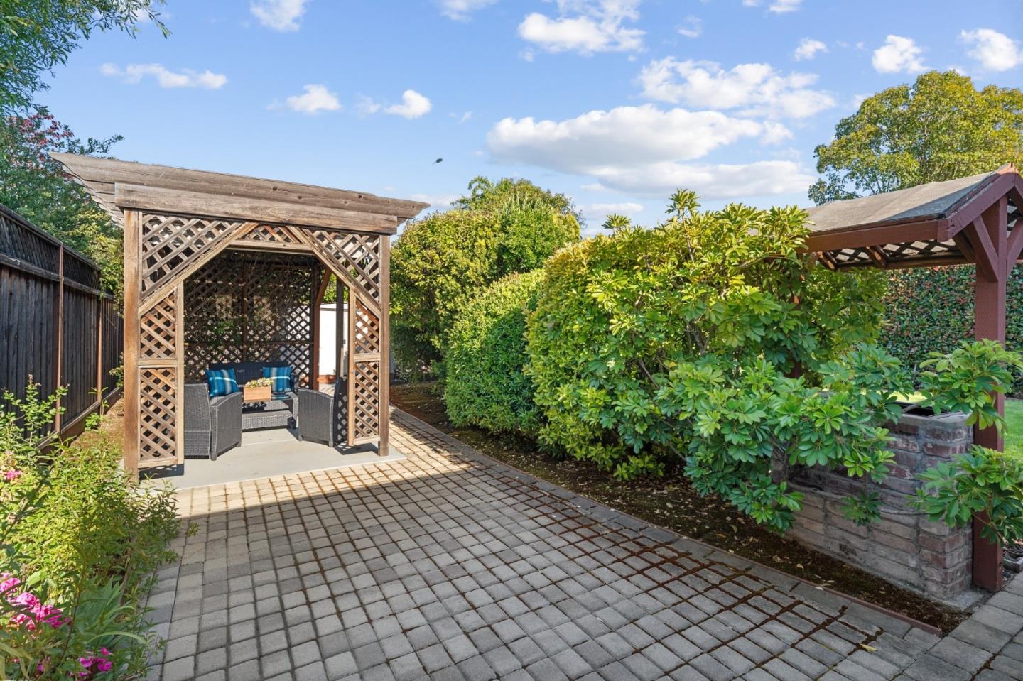 1411 Cordilleras AVE