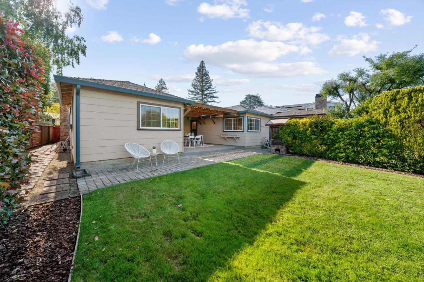 1411 Cordilleras AVE