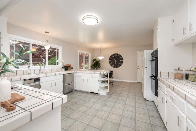 721 Linda CT