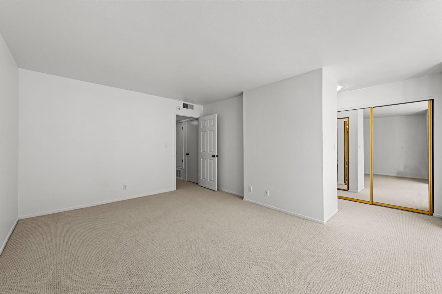 833 Laurel AVE