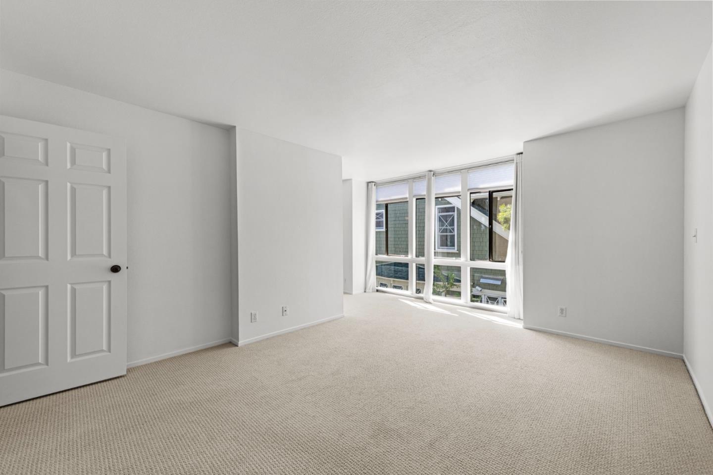 833 Laurel AVE