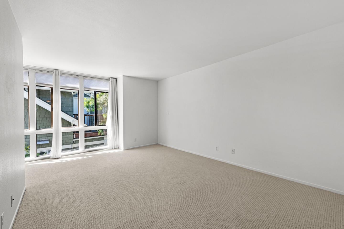 833 Laurel AVE