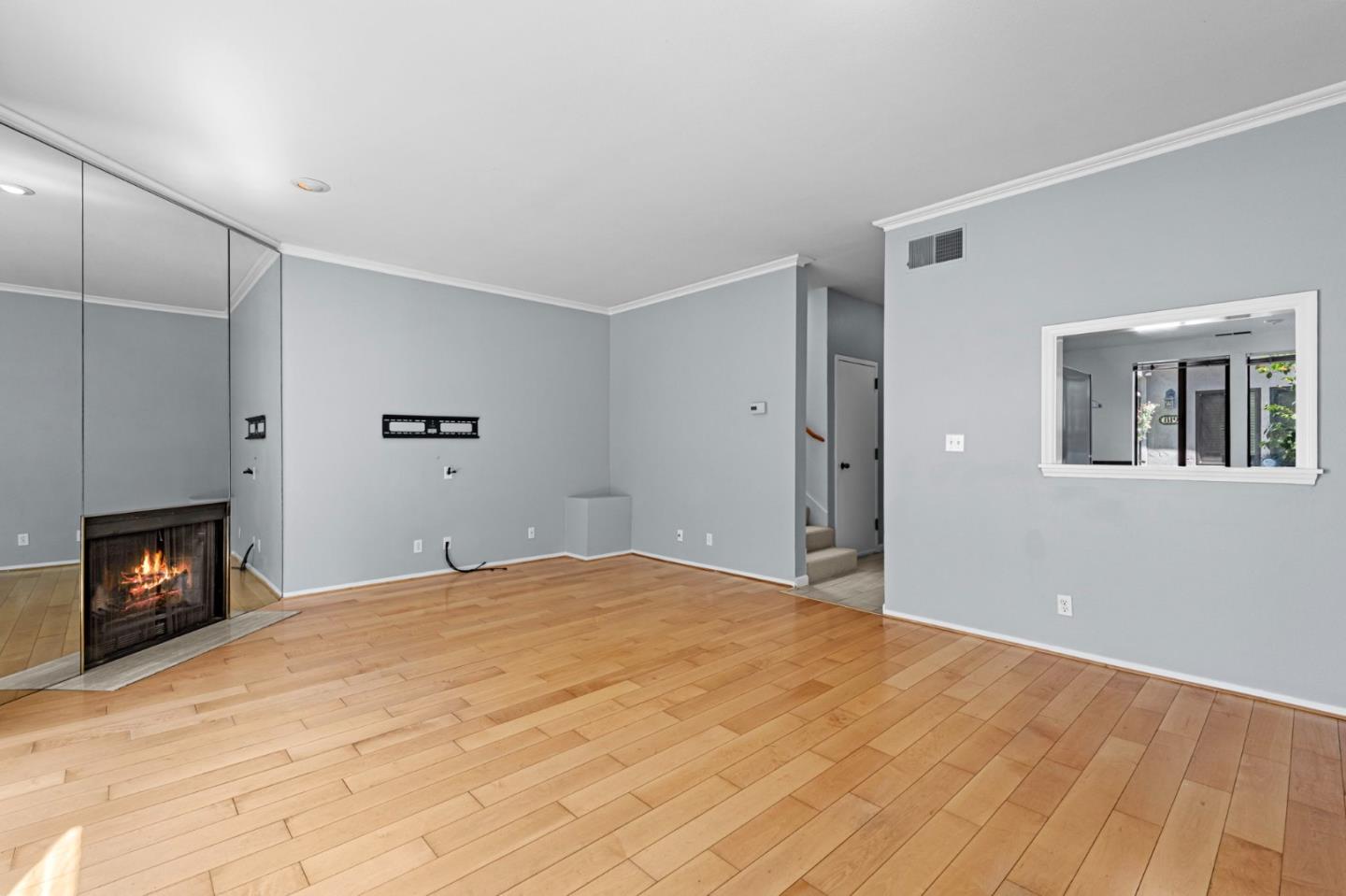 833 Laurel AVE