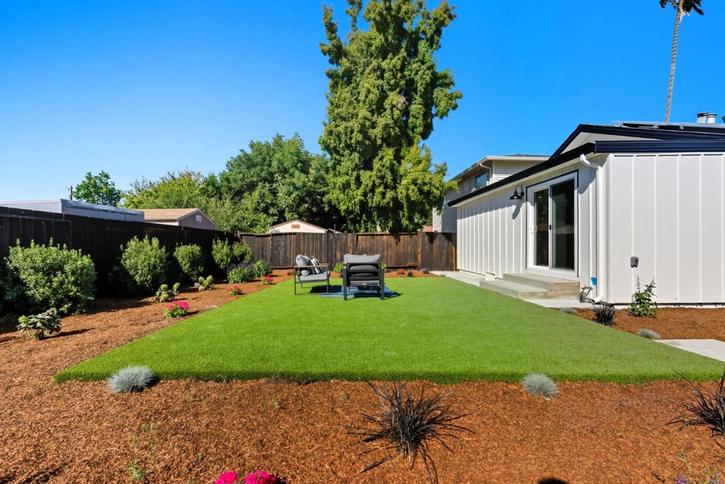 1117 Henderson Avenue