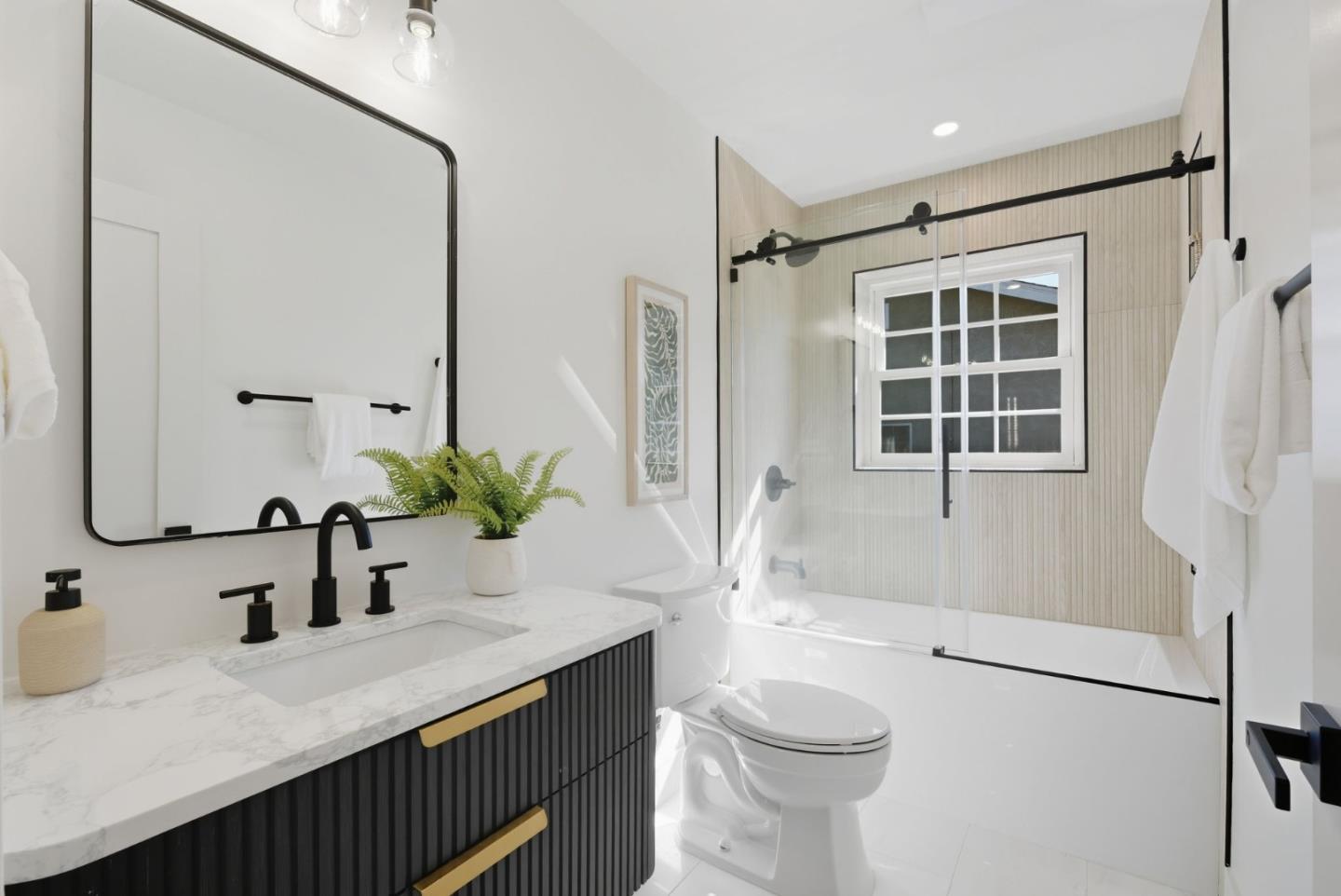 1117 Henderson Avenue