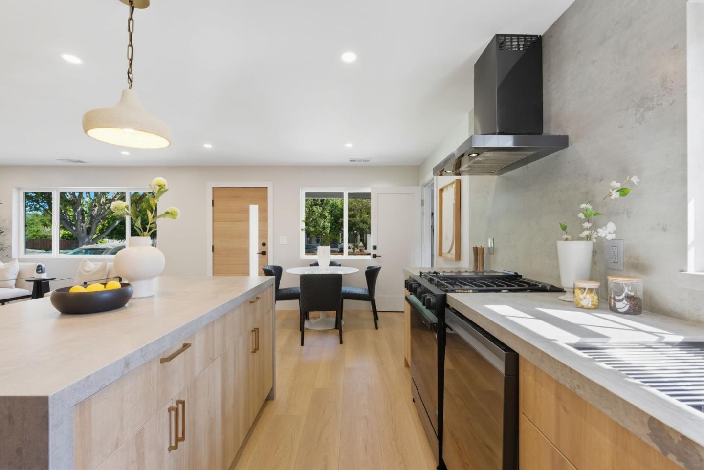 1117 Henderson Avenue