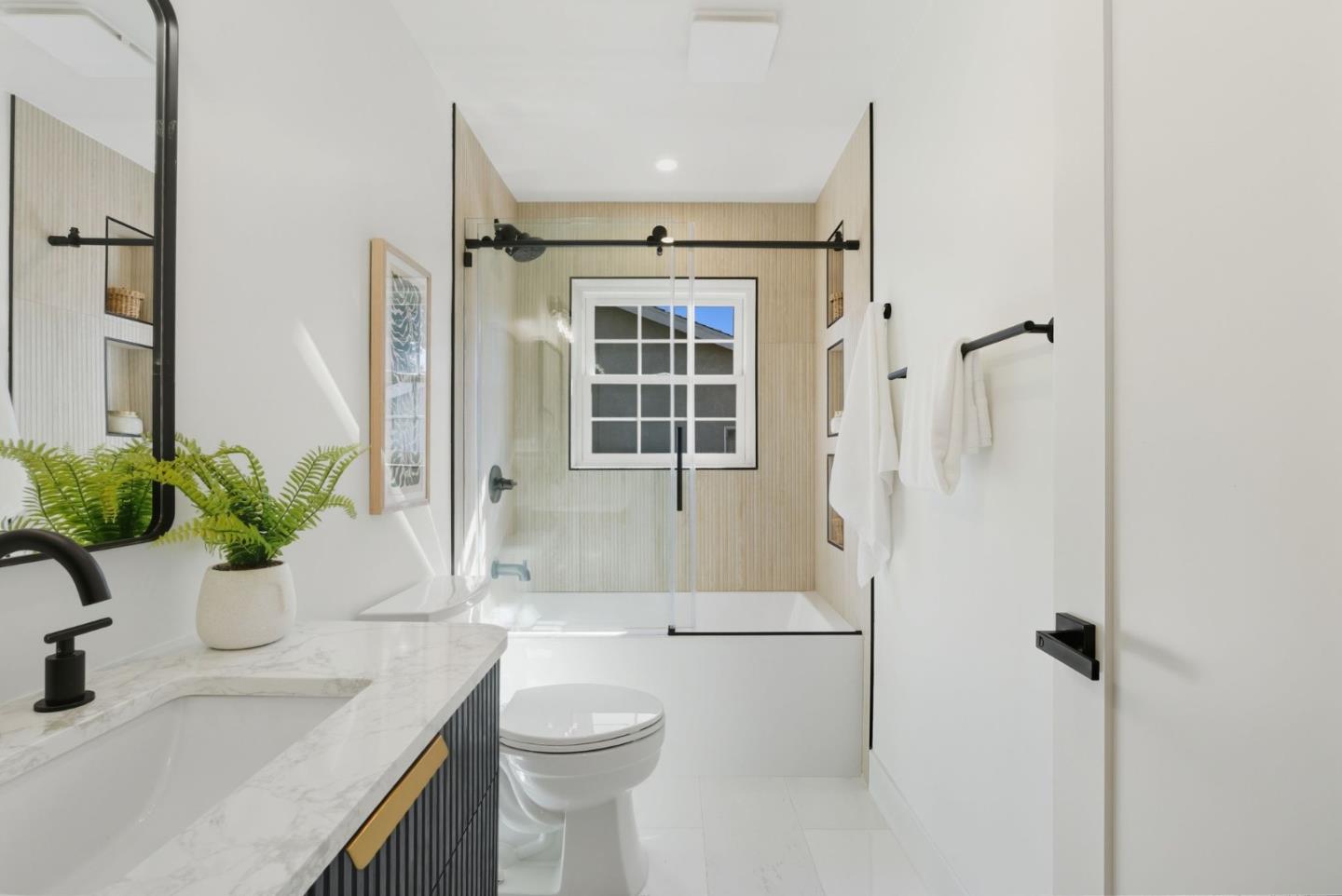 1117 Henderson Avenue