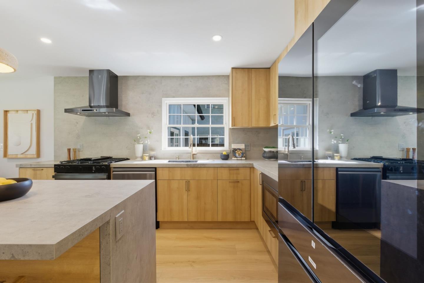 1117 Henderson Avenue