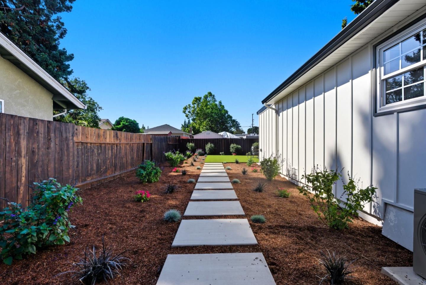 1117 Henderson Avenue