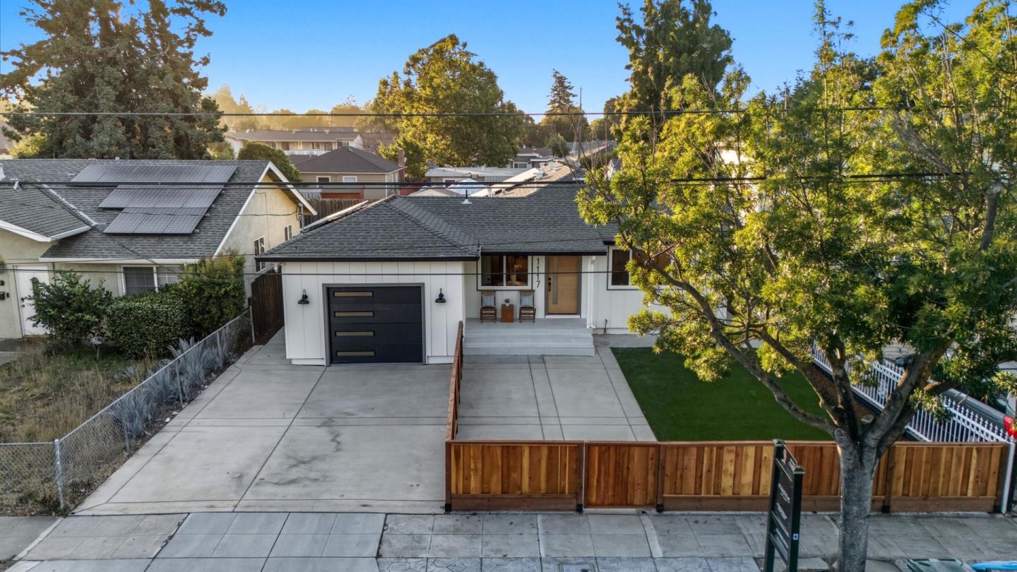 1117 Henderson Avenue