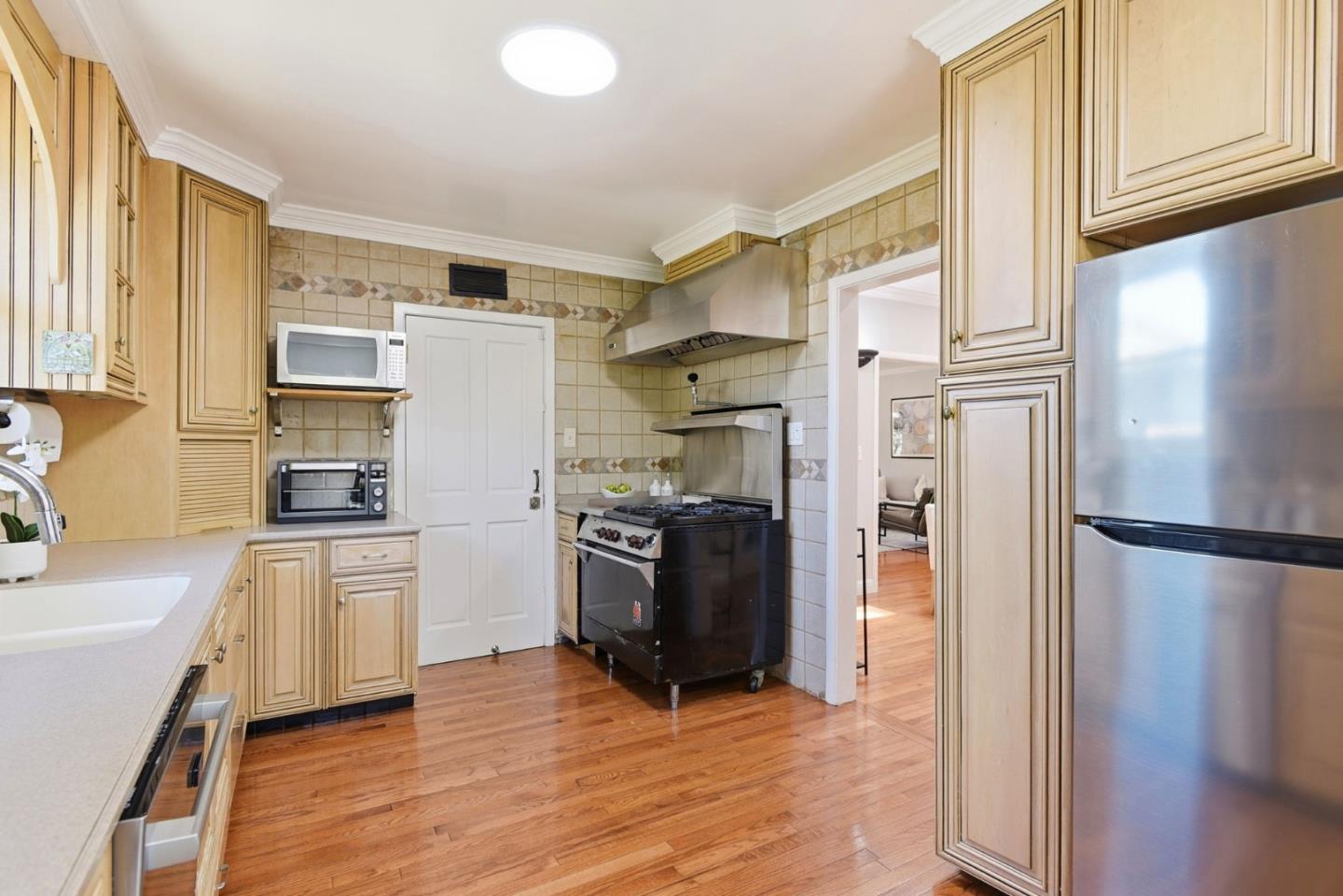 3010 Alameda De Las Pulgas