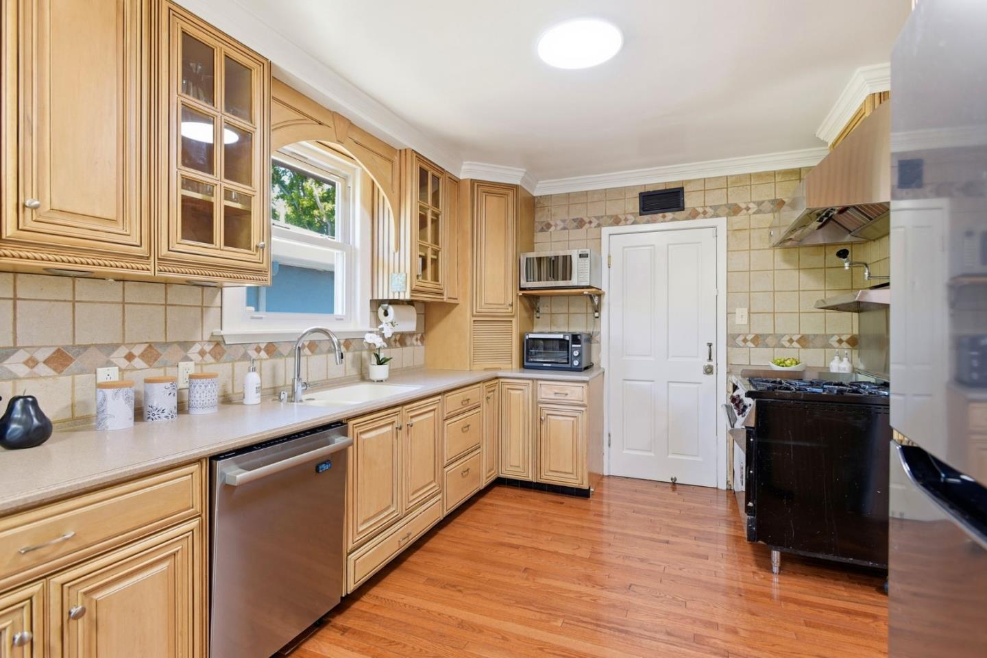 3010 Alameda De Las Pulgas