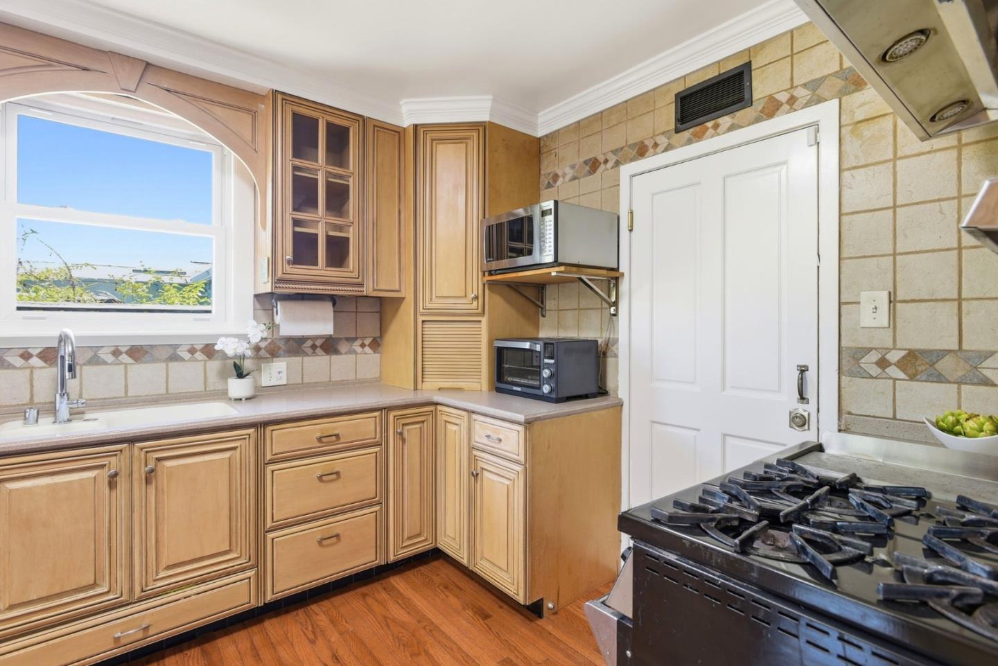 3010 Alameda De Las Pulgas