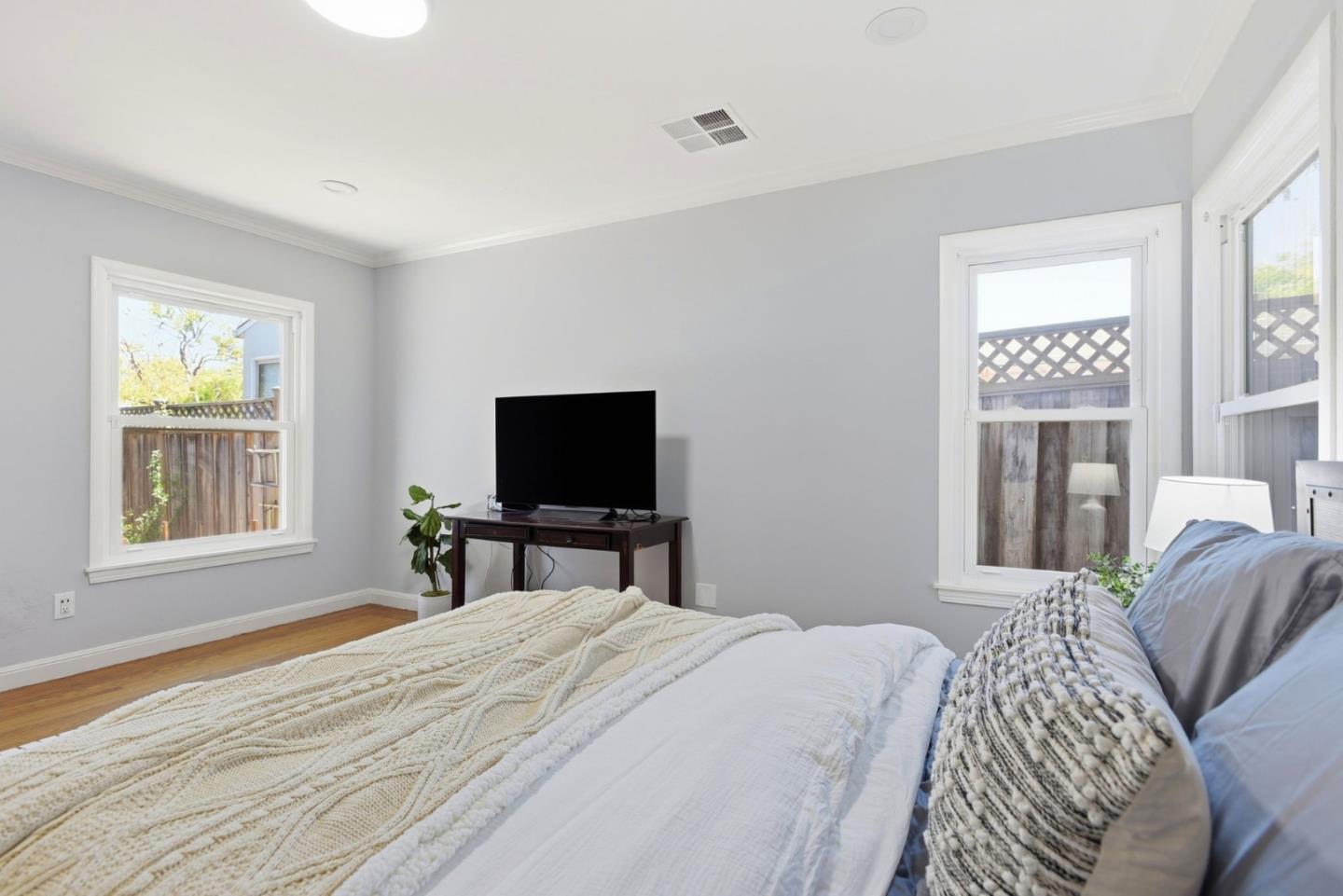 3010 Alameda De Las Pulgas