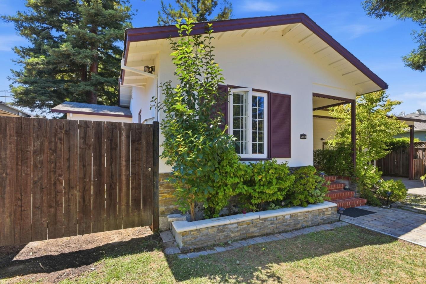 3010 Alameda De Las Pulgas