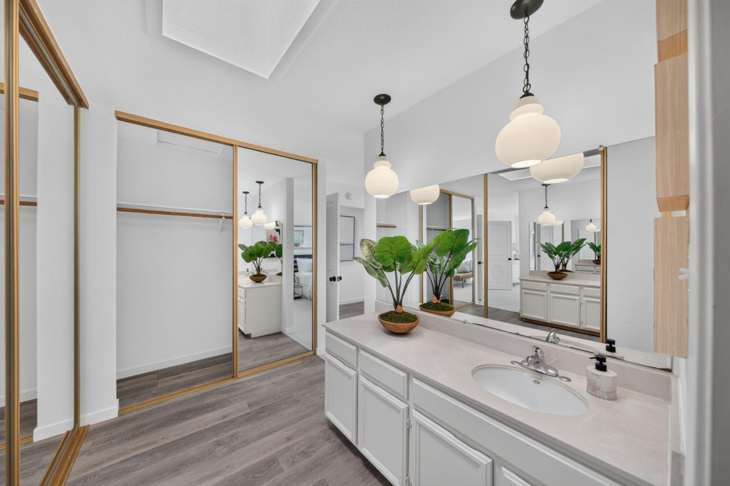 2428 Hastings DR