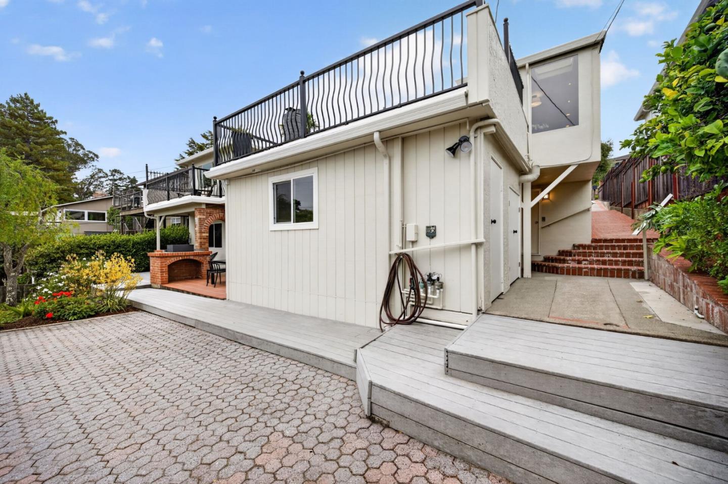 1516 Alturas DR