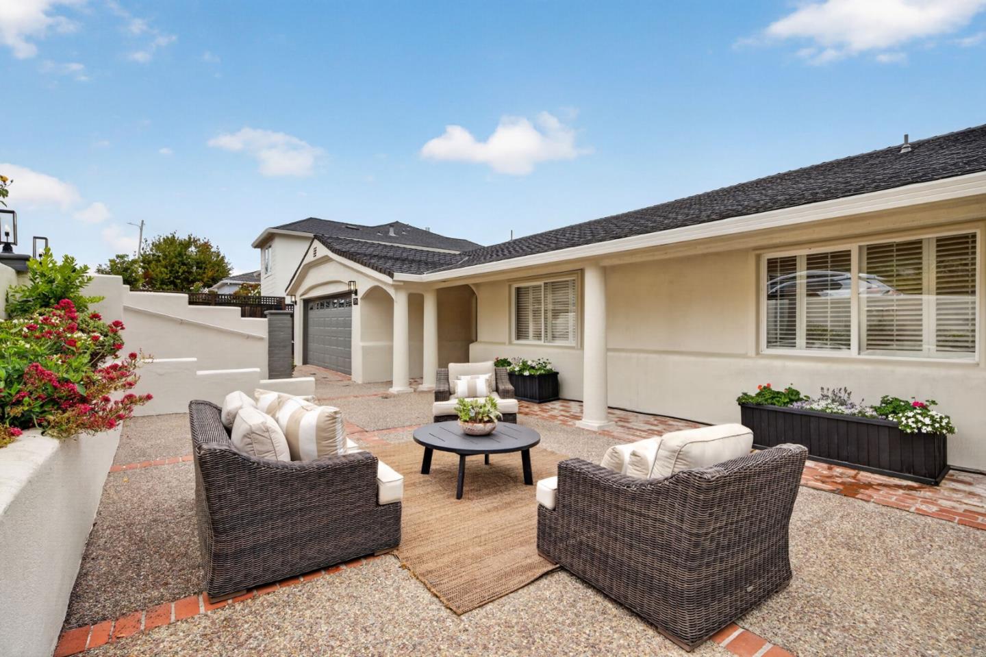 1516 Alturas DR