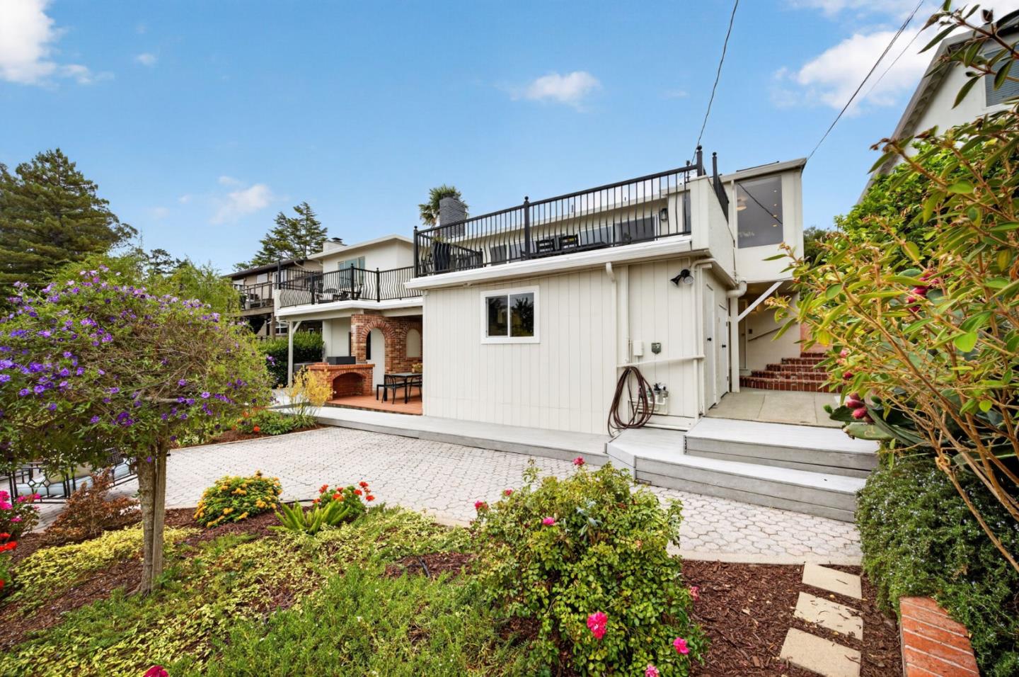 1516 Alturas DR