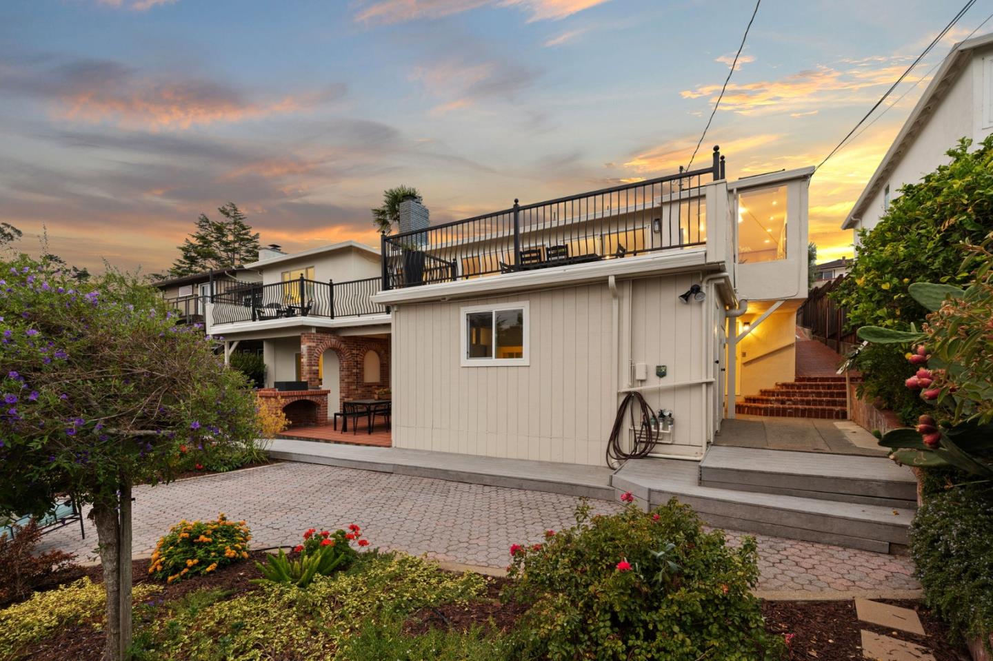 1516 Alturas DR