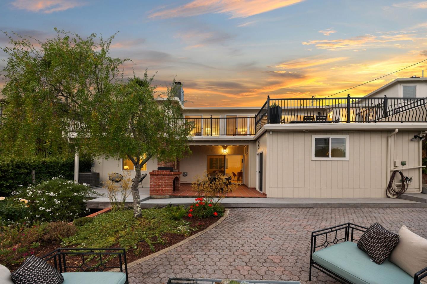 1516 Alturas DR