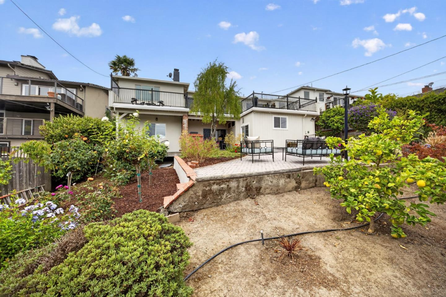 1516 Alturas DR