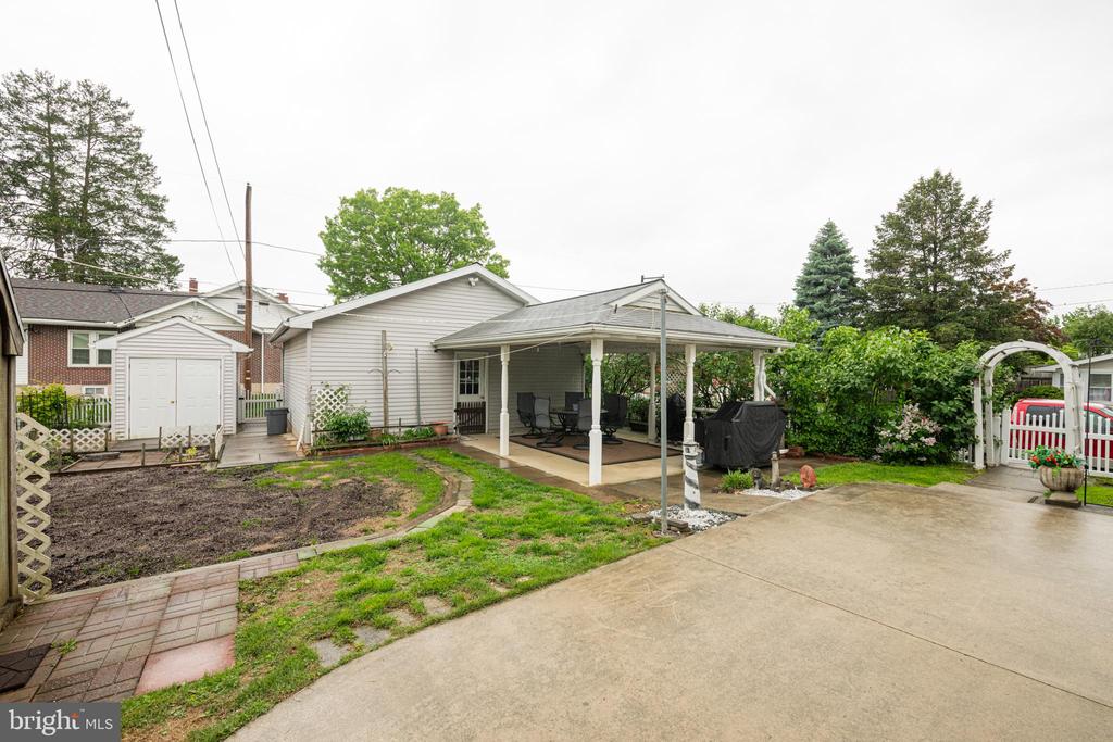 116 N BROBST STREET
