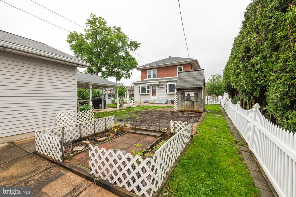 116 N BROBST STREET