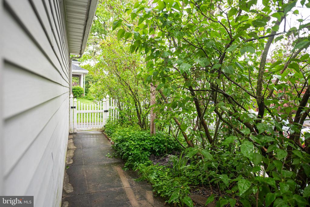 116 N BROBST STREET
