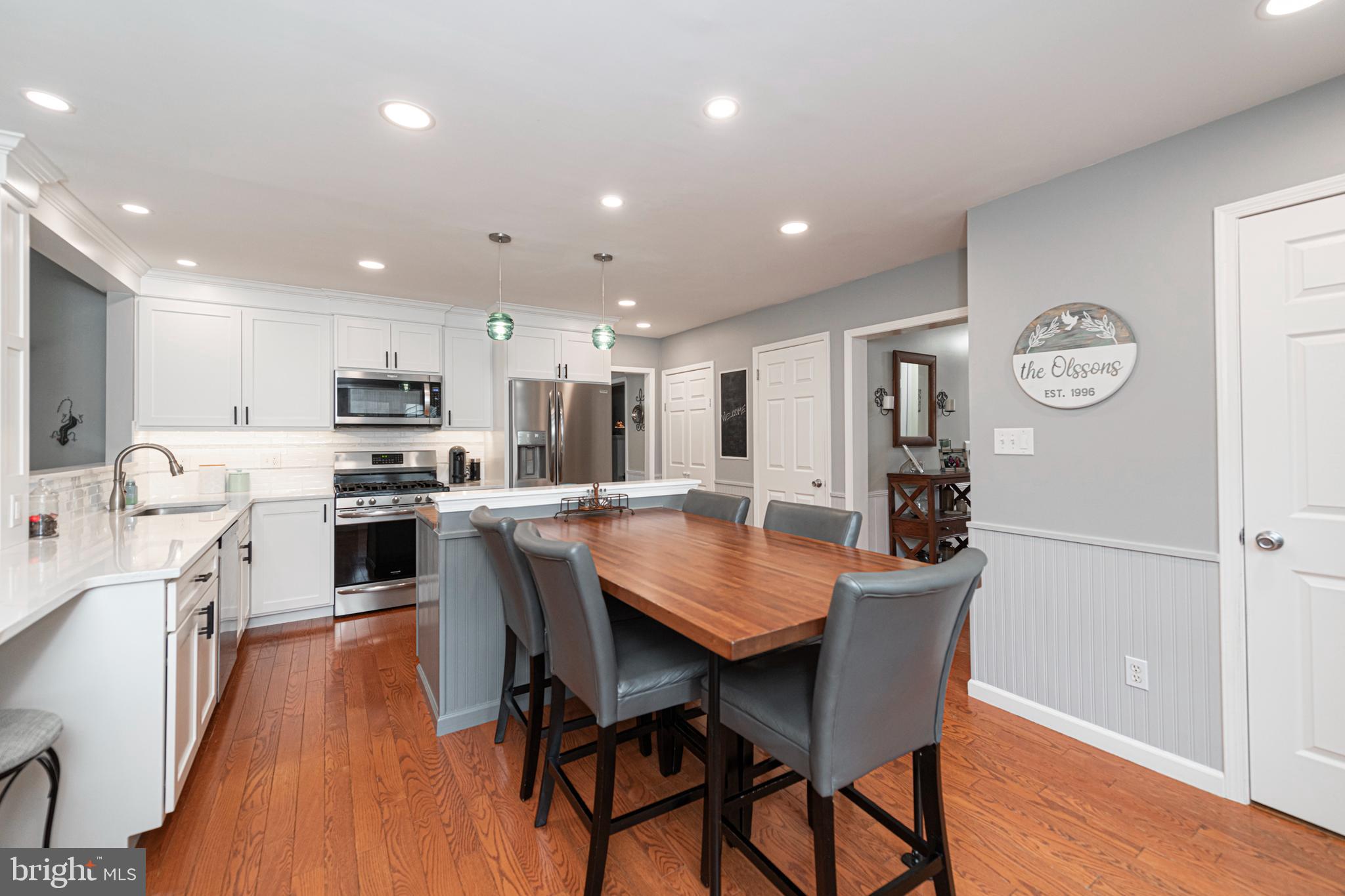 407 SAINT ANNS CIRCLE