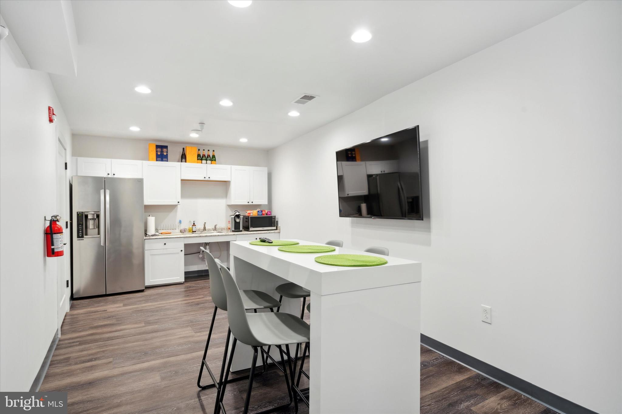 225 W HIGH STREET 1