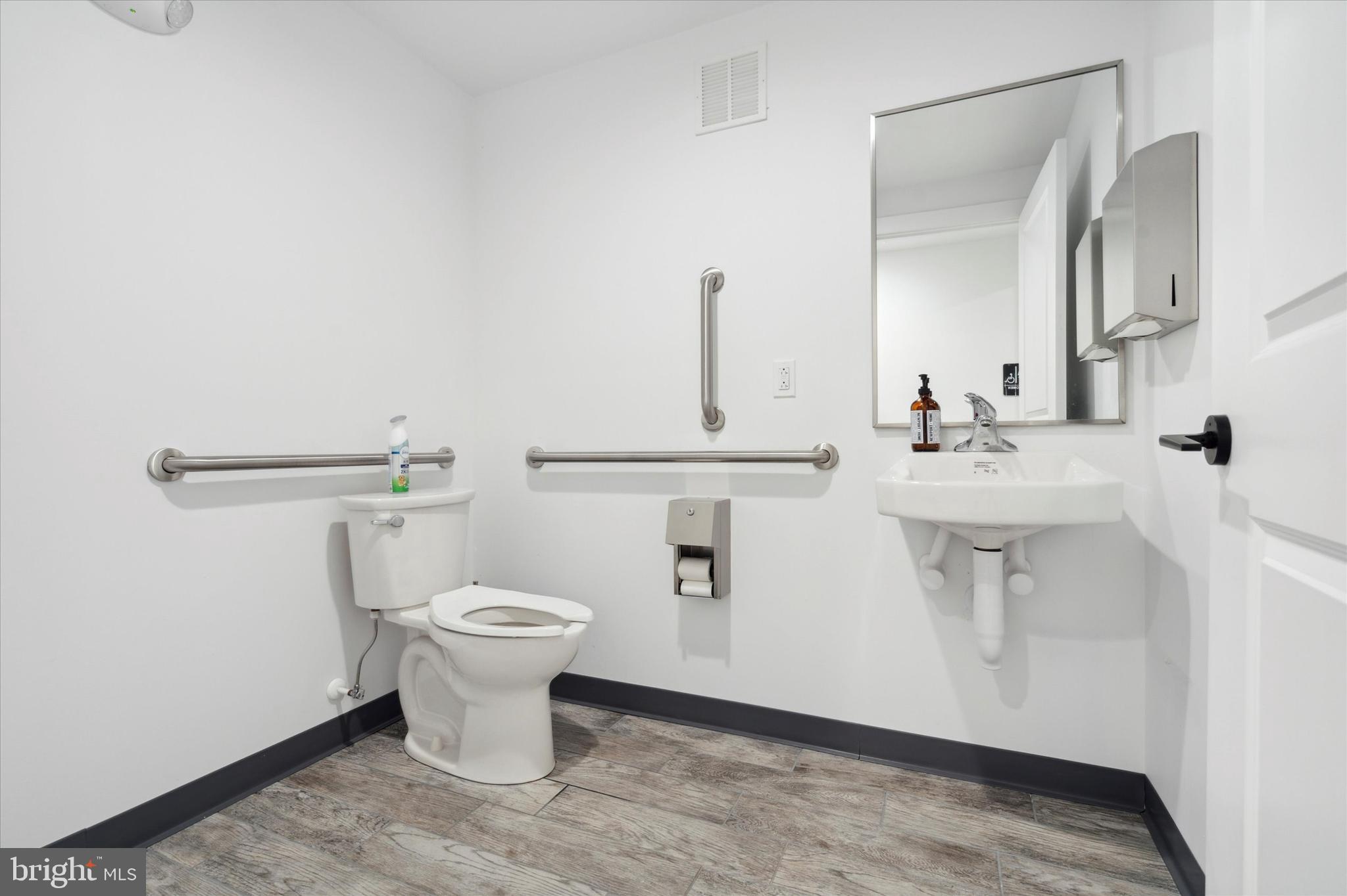 225 W HIGH STREET 1