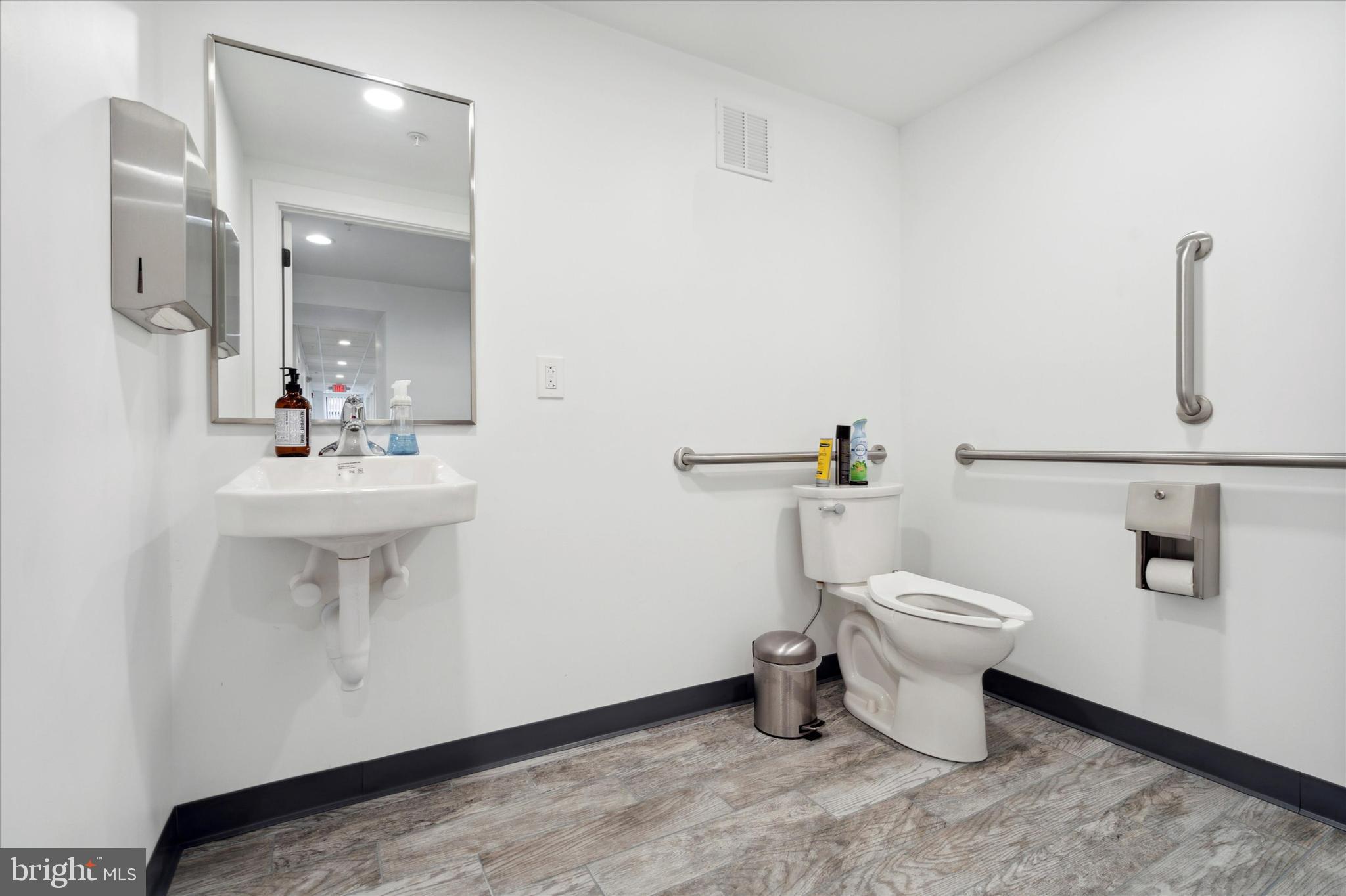 225 W HIGH STREET 1