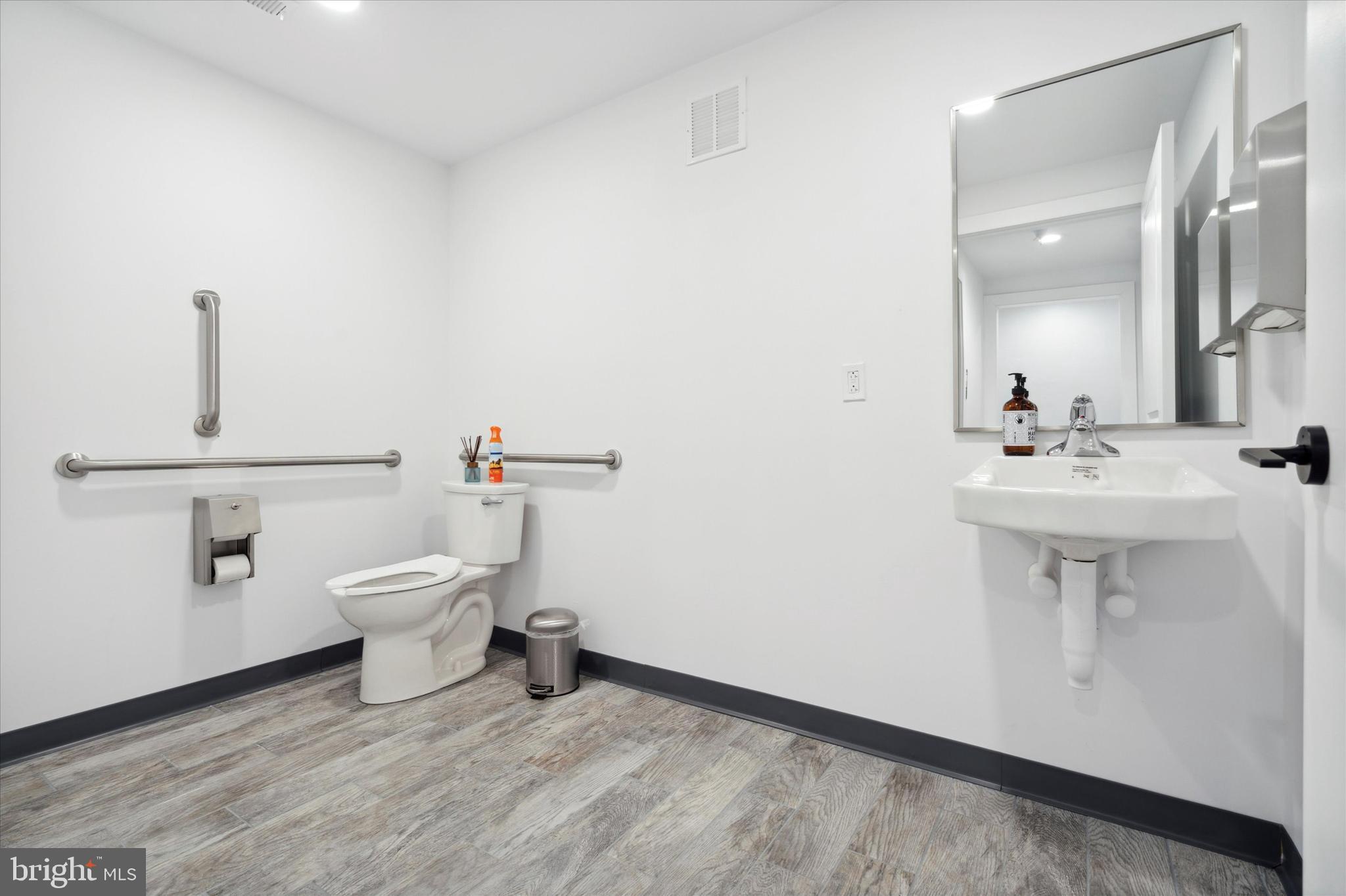 225 W HIGH STREET 1