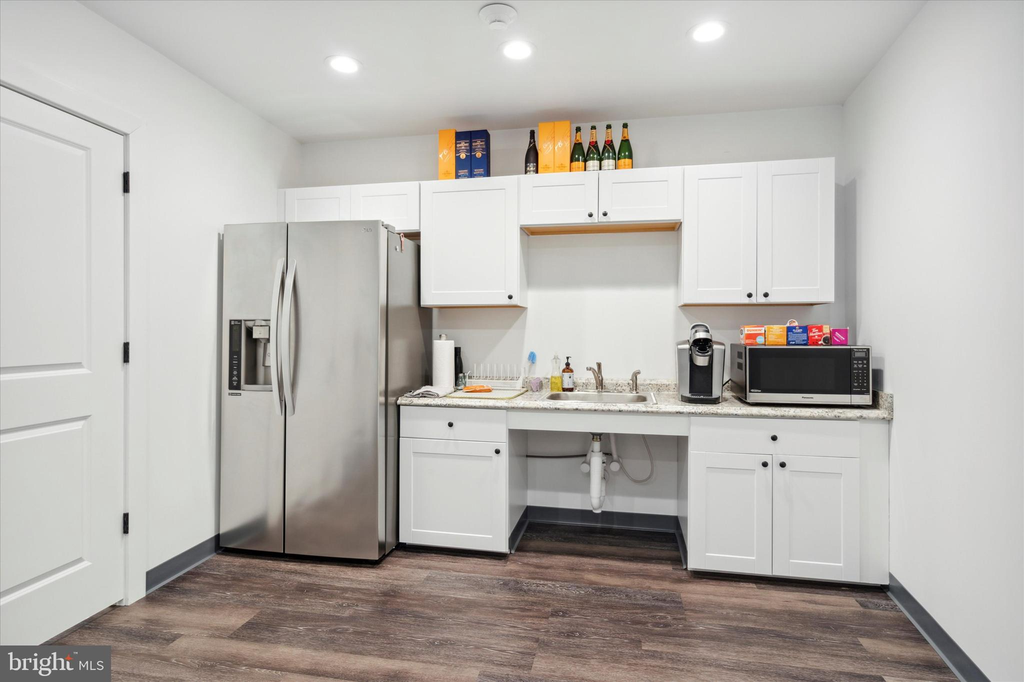 225 W HIGH STREET 1