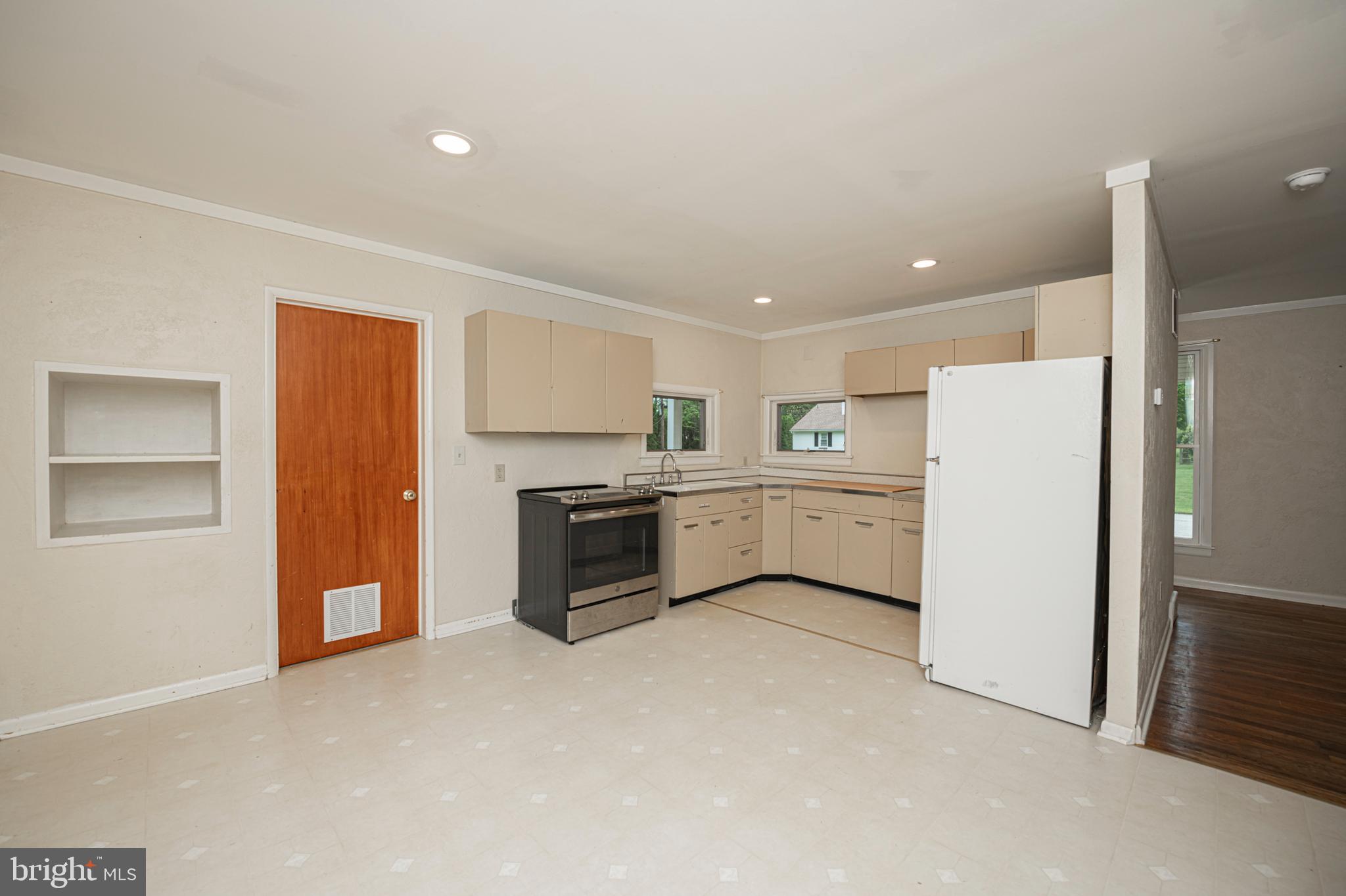 905 WELLS ROAD