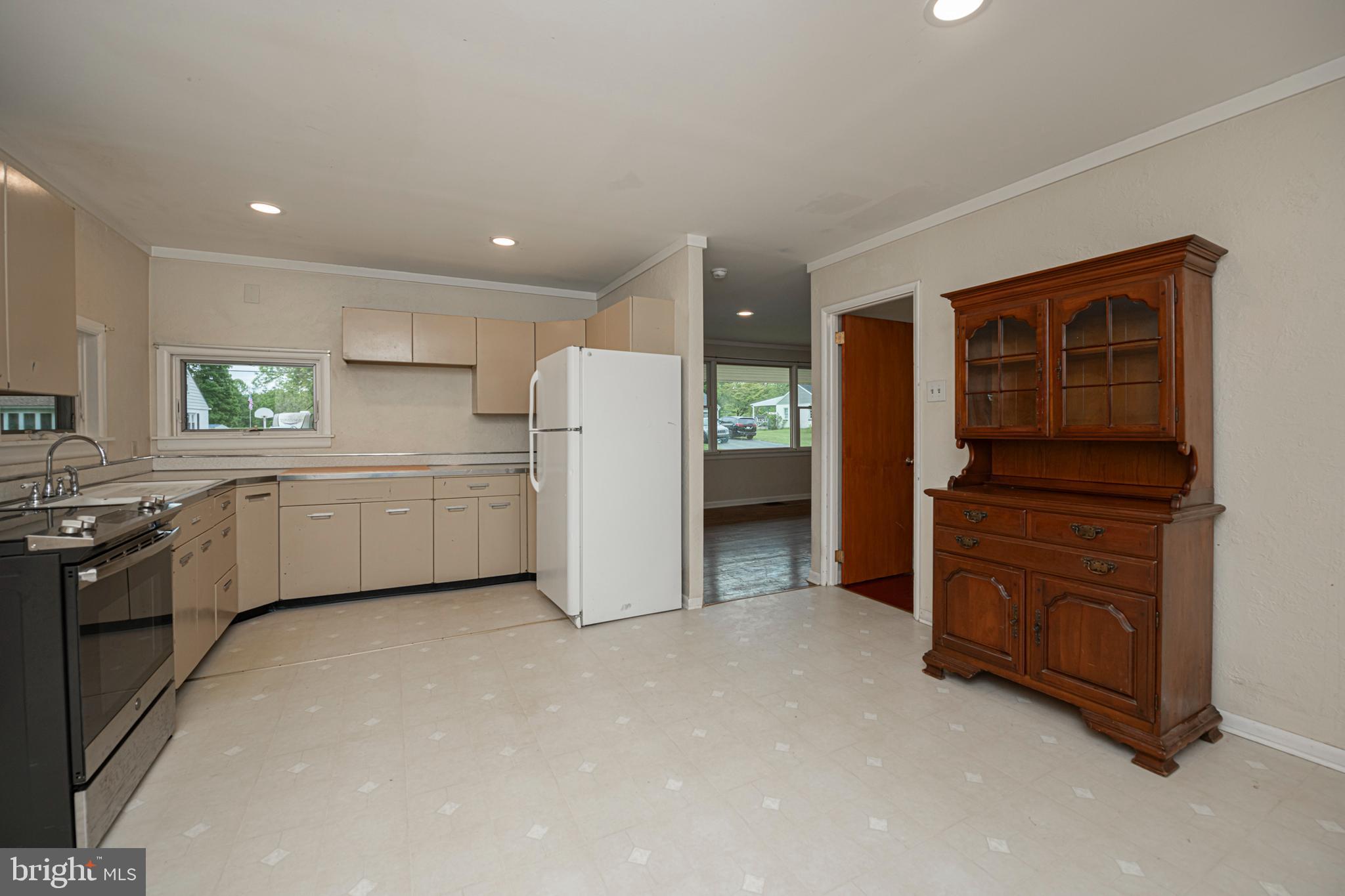 905 WELLS ROAD