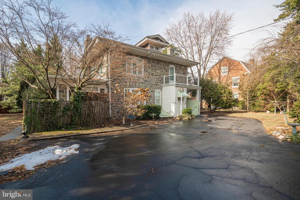 735 MAIN STREET