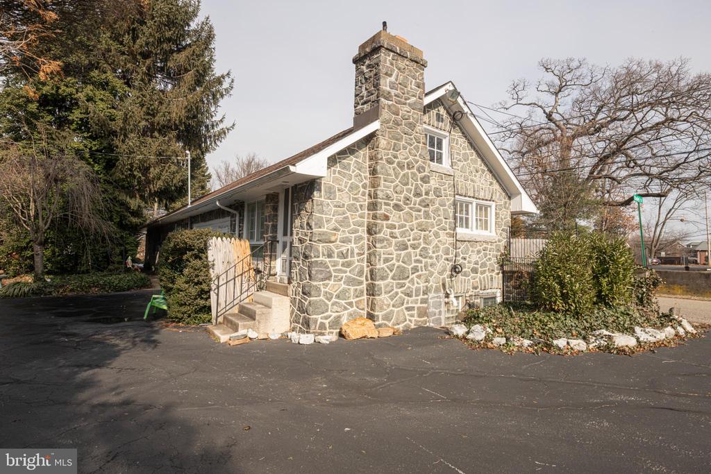 735 MAIN STREET