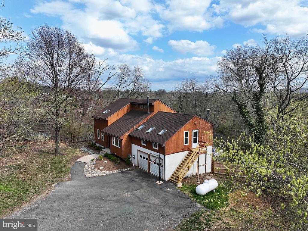 2 EMMETT STREET